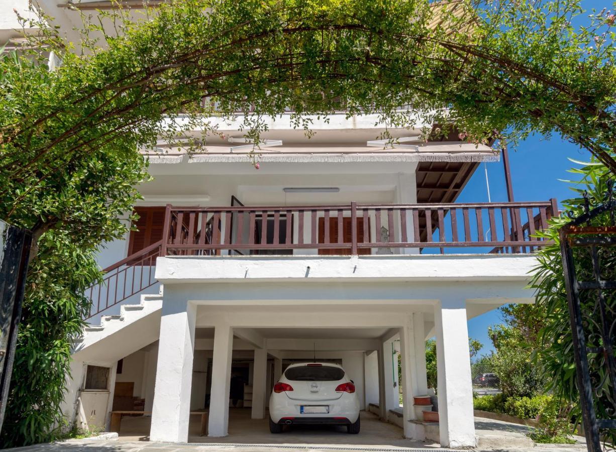 Chalkidiki Beachfront Apartment Неа-Ираклия Экстерьер фото